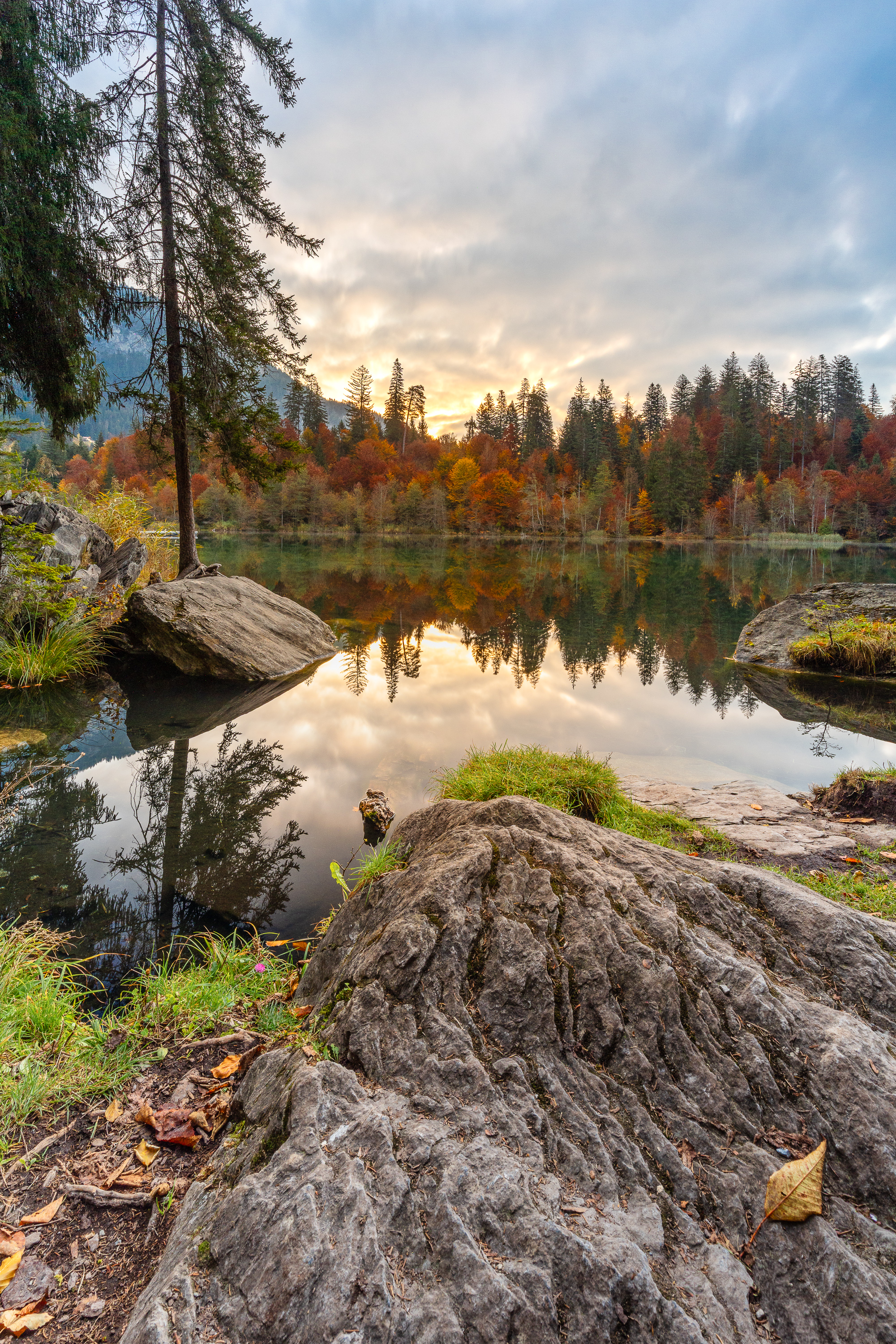 Herbstliche Morgenstimmung am Crestasee