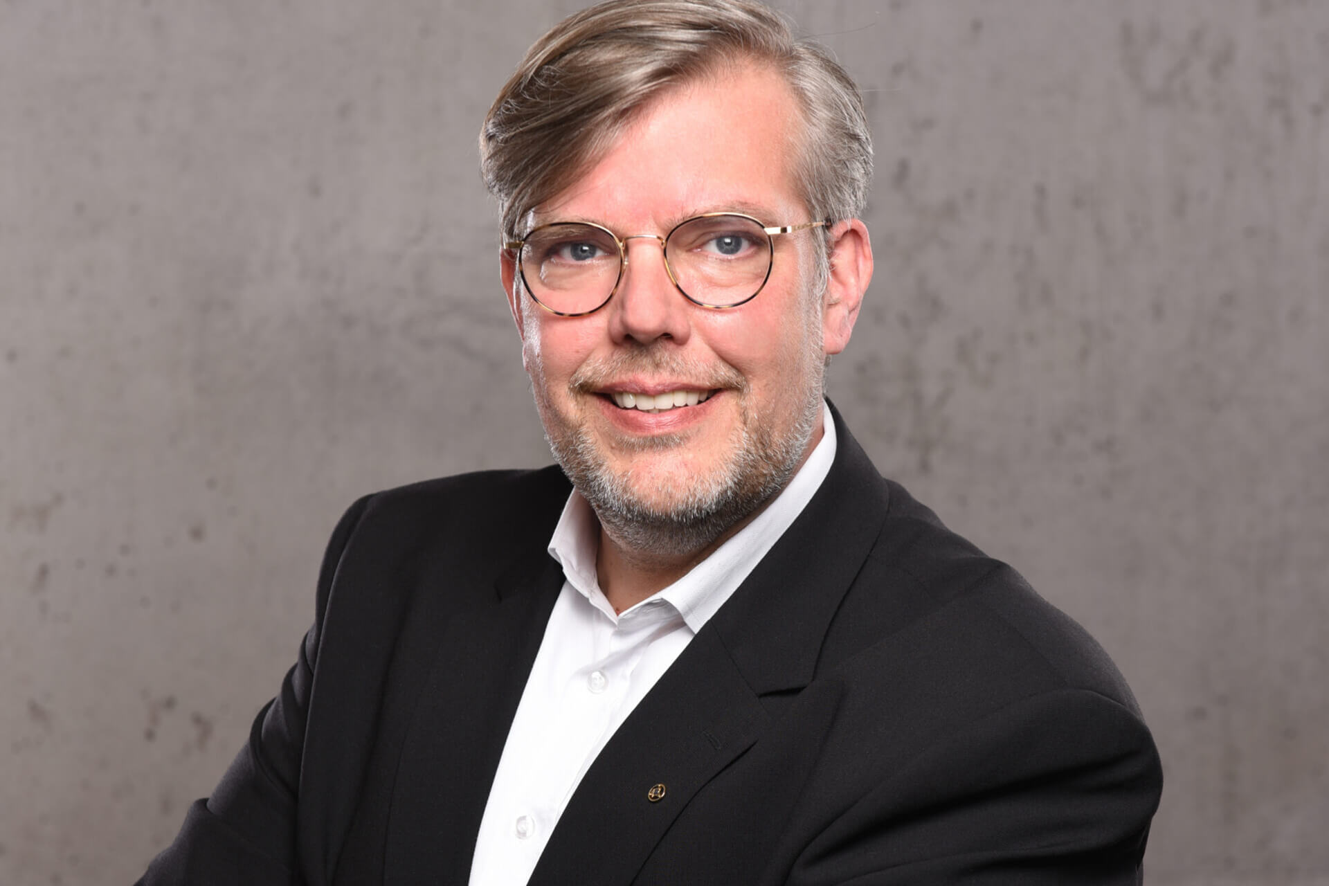 Bestattungsunternehmer Michael Schütt und sein „Elbbusiness“Team