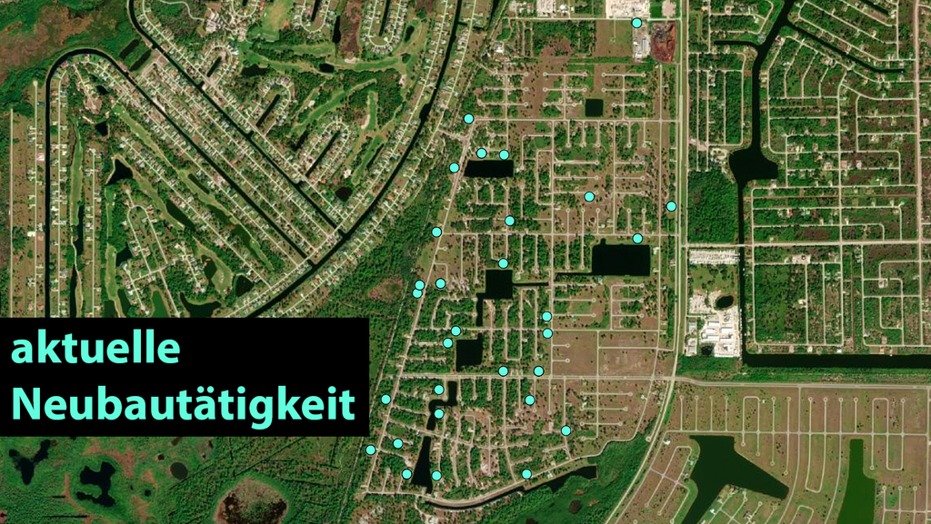 Blick auf eine wunderschöne Wohnsiedlung im Rotonda Circle, die direkt an einem Golfplatz grenzt