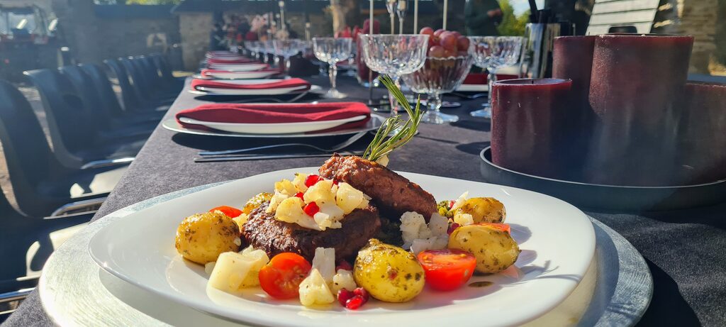 Gesetztes Menü mit Roastbeef