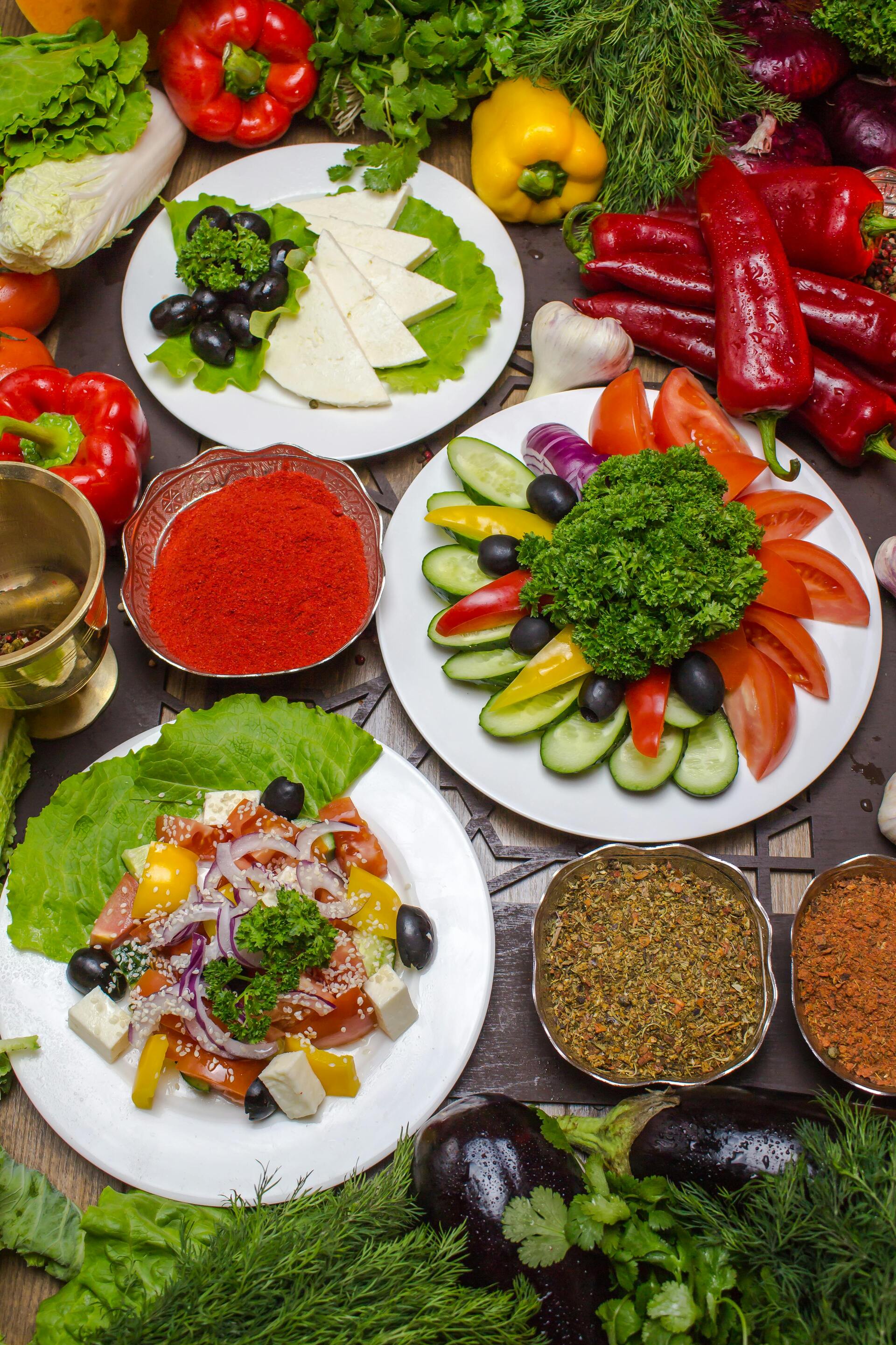 Eventdekoration Frankfurt – festlich gedeckter Tisch mit Blumen, Besteck und Gläsern beim Event Catering