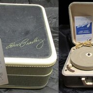 Elvis Presley RCA Victor 4-Speed Portable Phonograph Model 7-EP-2 (1956) - incl. tags and Service Data. 