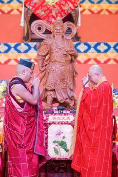 Photograph of Ogyen Trinley Dorje and Hai Tao with Guan Gong, 2016