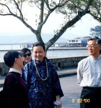 Photograph of Sun Chun-hua and Chan Li-an in 2000