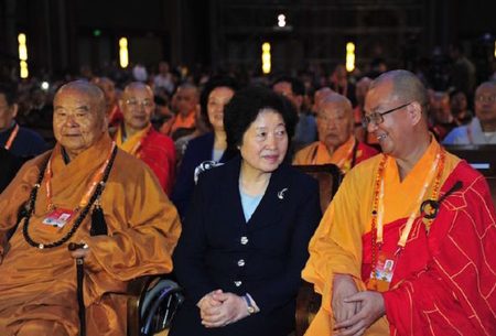 Hsing Yun, Sun Chunlan, and Xue Cheng at World Buddhist Forum in Wuxi, 2015