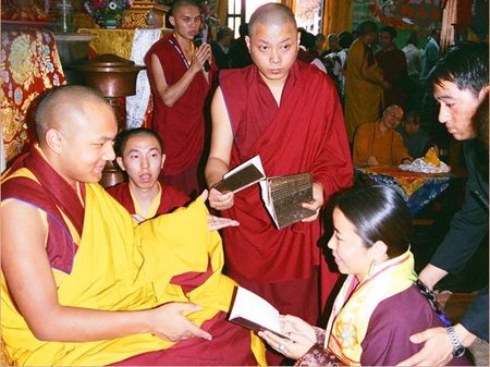Photograph of Yangjin Lamu with Ogyen Trinley Dorje, 2005