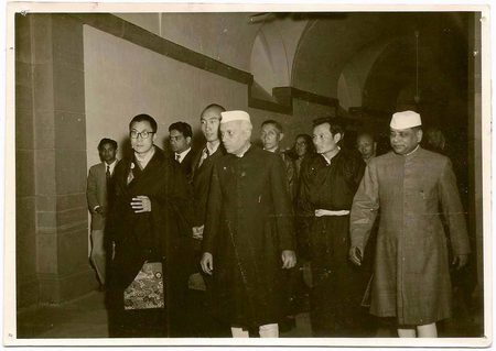 Photograph of Choekyi Gyaltsen, Dalai Lama, and Nehru, 1956