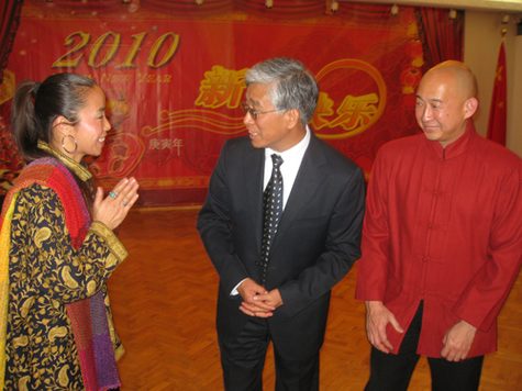 photograph of Yangjin Lamu, Zhang Yun, and Chen Yu-ting, 2010
