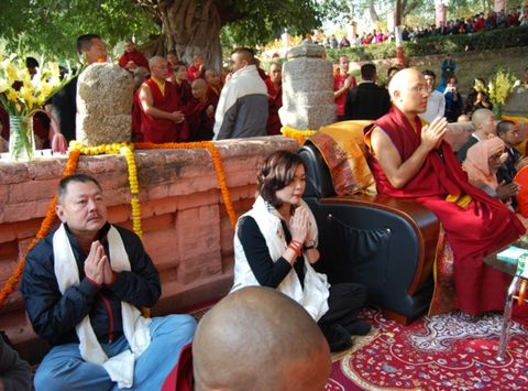 Photograph of Wong Yeon Chai, Loo Chooi Ting, and Karmapa Ogyen Trinley Dorje, 2011