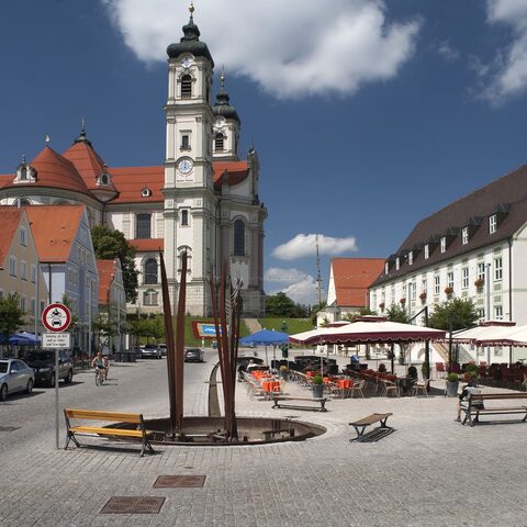 Marktplatz Ottobeuren mit Basilika
Bildrechte: Christian Prager
Quelle: Touristikamt Kur & Kultur Ottobeuren