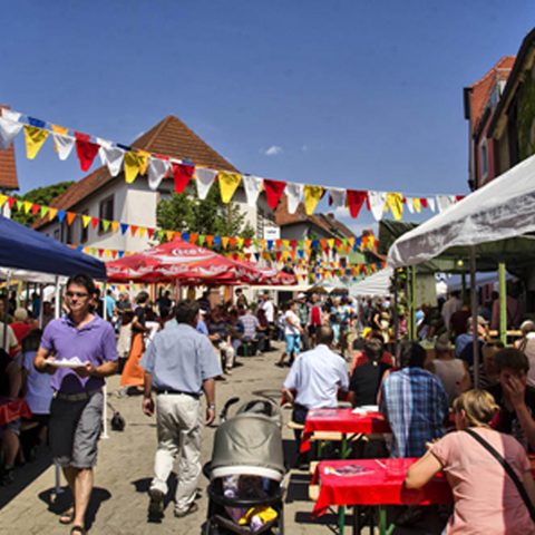 Makronenfest Quelle: Touristinformation Zellingen Foto: Wolfgang Piepers
