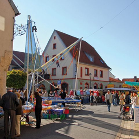 Herbstmarkt Quelle: Touristinformation Zellingen  Foto: Jürgen Storch