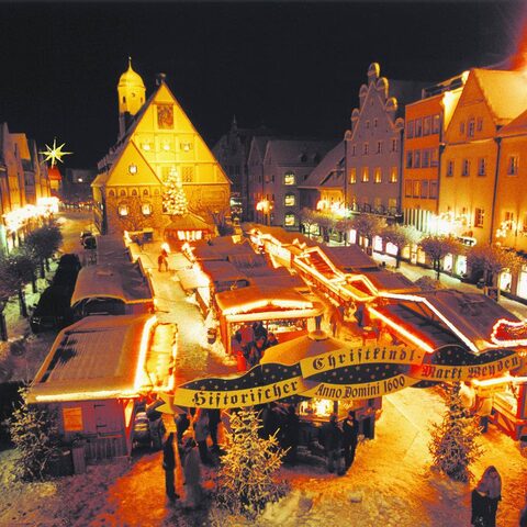Weiden Christkindlmarkt Oberer Markt Fotograf Dobmeier Quelle: Tourismusverbandes Ostbayern e.V.
