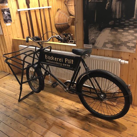 Ein Bäckerfahrrad, mit dem die Waren ausgefahren wurden Quelle: Markt Rimpar / Nadja Kess