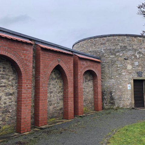 Maurerbögen im Schlosshof Quelle: Markt Rimpar / Freundeskreis Schloss Grumbach