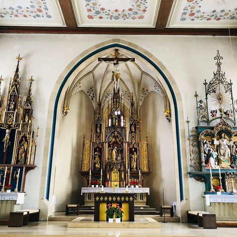 Schön zu sehen, die Kassettendecke, die von Elogius 1913 ausgemalt, aber bereits 1935/36 in den jetzigen Zustand versetzt wurde. Quelle: Markt Rimpar / Nadja Kess