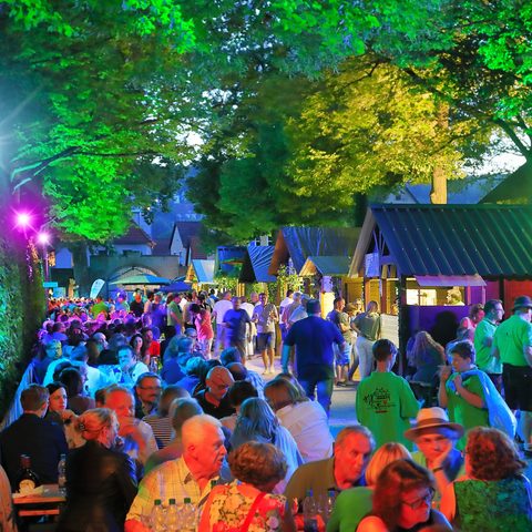 Weinfest im Rokokogarten Fotograf: Ronald Grunert-Held Quelle: Gemeinde Veitshöchheim Tourist-Information
