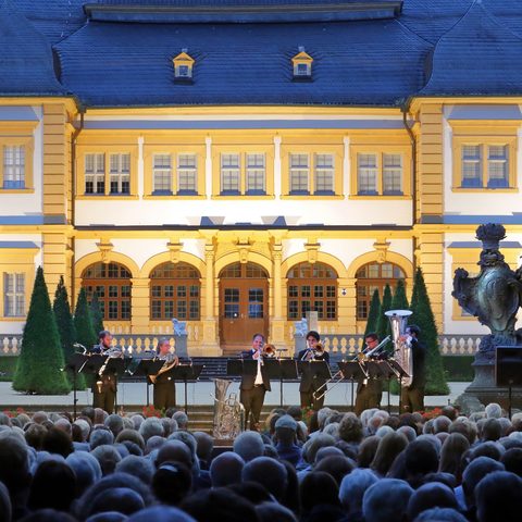 Schloss Mozartfestserenade Fotograf: Ronald Grunert-Held Quelle: Gemeinde Veitshöchheim
Tourist-Information