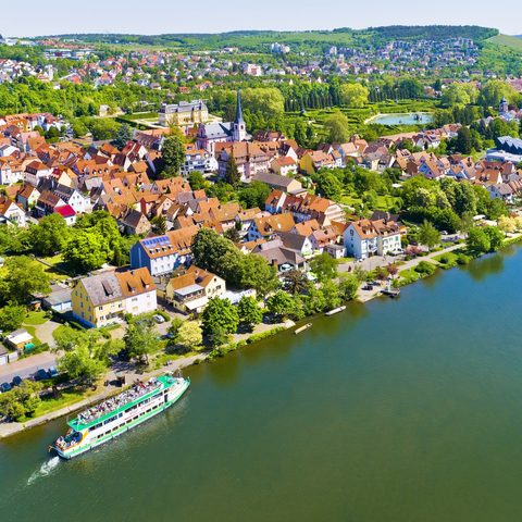 Veitshöchheim aus der Vogelperspektive Fotograf: Ronald Grunert-Held Quelle: Gemeinde Veitshöchheim
Tourist-Information