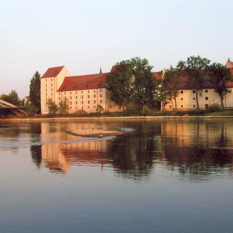 Straubing Herzogsschloss Donau Foto Amt für Tourismus Straubing. Quelle: Tourismusverbandes Ostbayern e.V.