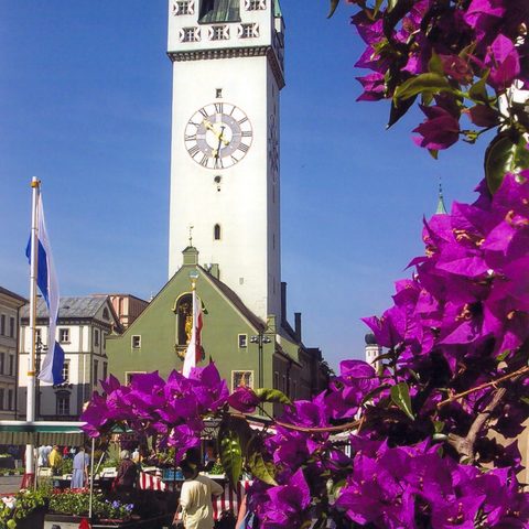 Straubing Stadtturm Grüner Markt Ludwigsplatz Foto Amt für Tourismus Straubing Quelle: Tourismusverbandes Ostbayern e.V.