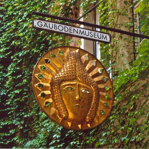 Gäubodenmuseum Eingang Foto Amt für Tourismus Straubing Quelle: Tourismusverbandes Ostbayern e.V.