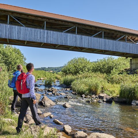 Goldsteig_Brücke am Perlsee  © TVO_Woidlife-Photography Quelle: Tourismusverband Ostbayern e.V.