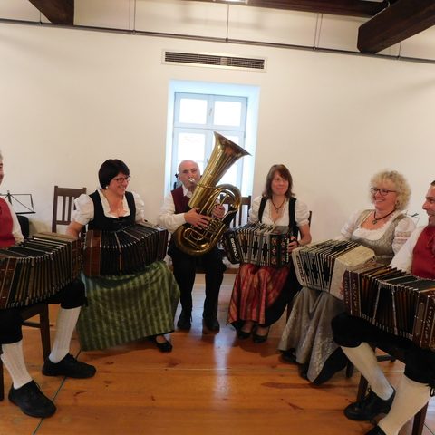 konzertina Treffen Quelle: Archiv Gemeinde Neudrossenfeld, Herr Wunner, Stadt Bayreuth, Frau Dr. Fohrbeck, privat.