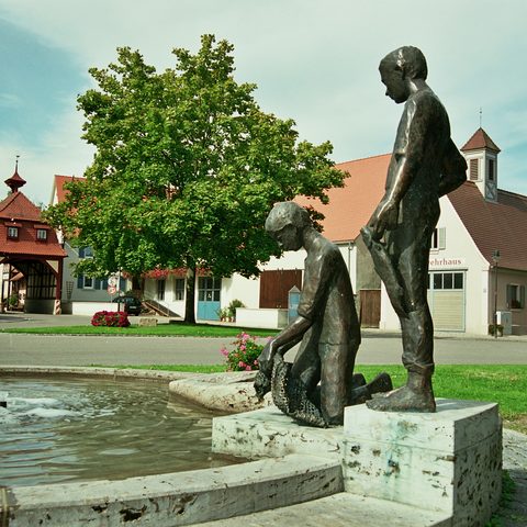 Fischerbrunnen Quelle: Altmühlsee Informationszentrum Touristbüro
