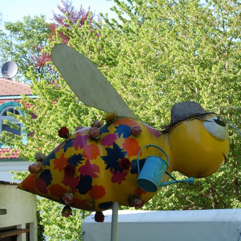 Kunstaktion Bienenschwarm Quelle: Stadt Illertissen 