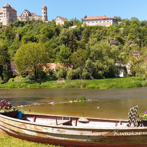 Burg mit Wörnitz Quelle: Amt für Tourismus Stadt Harburg (Schwaben)