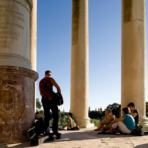 Musiker am Monopteros im Englischen Garten Muenchen, © München Tourismus, Vittorio Sciosia