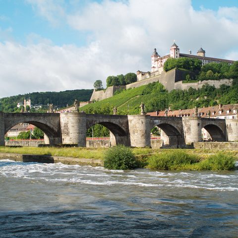 Alte Mainbrücke mit Festung Marienberg Bildnachweis Congress-Tourismus-Würzburg, A. Bestle.