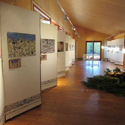 Wechselnde Ausstellungen im WEZ Walderlebniszentrum Gramschatzer Wald Quelle: Markt Rimpar / WEZ