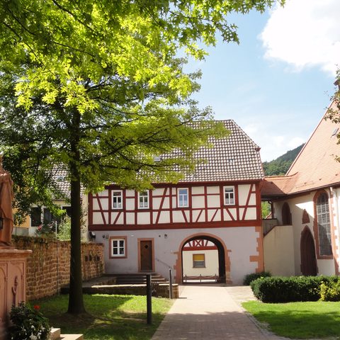 Bürgstadt Kirchhof © Armin Neuberger Quelle: DREI AM MAIN