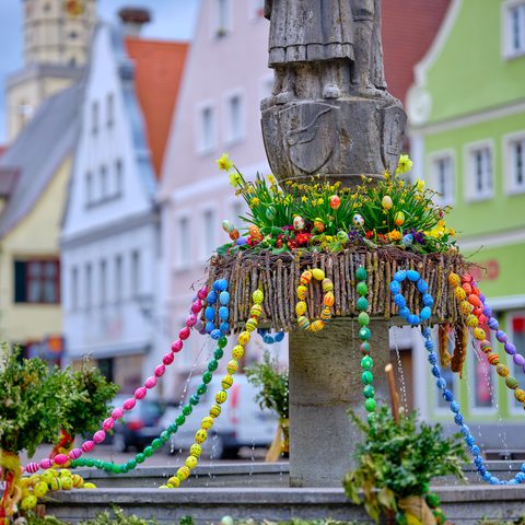 Stadt Oettingen Osterbrunnen Marktplatz @ Werner Rensing Quelle: Tourist-Information Oettingen 