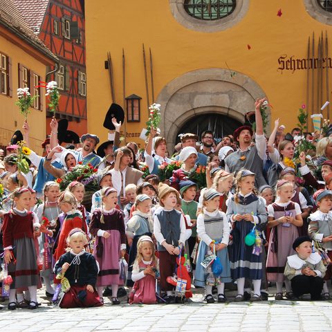 DINKELSBUEHL - DKB Lebe Hoch - Ingrid Wenzel  Quelle: Touristik Service Dinkelsbühl