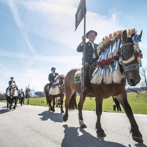 Georgiritt Schwertertanz Fotograf: HansLamminger ©FDLnews.de