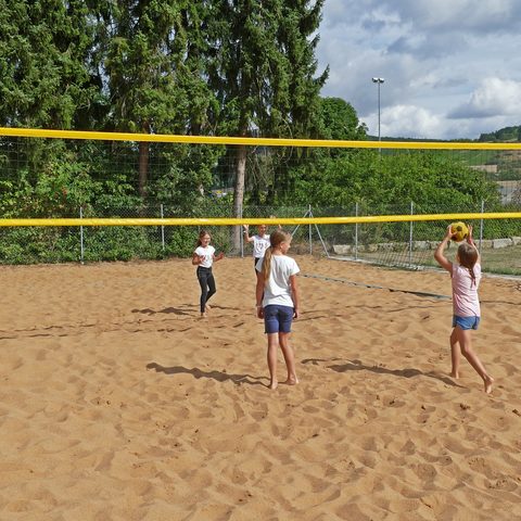 Naherholungsgebiet mit Wassertretbecken, Beachvolleyballplatz, Bouleplatz und Fitnessgeräten Quelle: Stadt Lauda-Königshofen / UBB