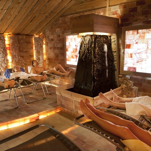 Therme Bad Steben Salzgrotte Quelle: Tourist-Information Bayerisches Staatsbad Bad Steben Foto: Andreas Hub / laif
