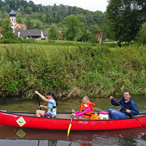Kanufahren im Lautertal Foto: Schwäbische Alb Tourismus, Fotograf: Ralph Lueger, Essen Quelle: Schwäbische Alb Tourismusverband e. V. 