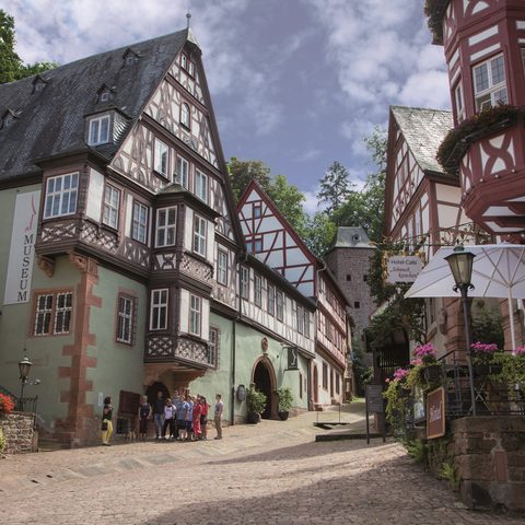 Marktplatz mit Familie II © Holger Leue Quelle: DREI AM MAIN