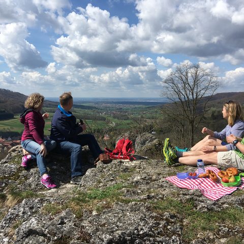 Eulenstein Picknick Bildrechte: Tourist-Information Fränkische Toskan