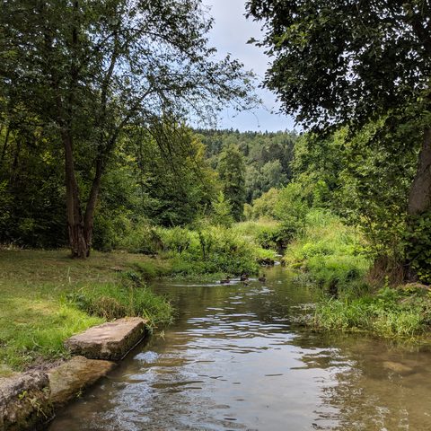 Drei-Burgen-Park – Wohlfühloase an der Schambach Rosenburg Quelle: Tourismus und Stadtmarketing Riedenburg 