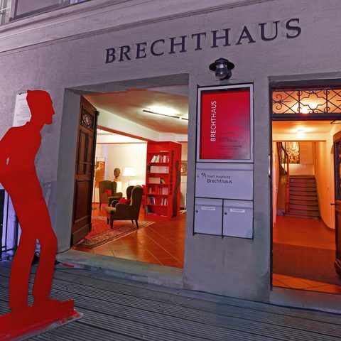 Brechthaus Blick nach innen Lounge und Treppenhaus, Foto Regio Augsburg Tourismus GmbH, Norbert Liesz-Wolfgang F. Lightmaster 2014