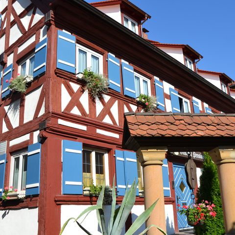 GH Bub mit Brunnen Quelle: ZiMa Zirndorf Marketing eG Tourist Information Zirndorf