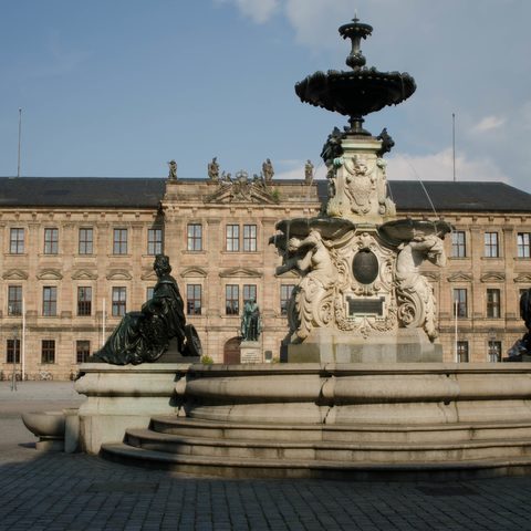 Schloss und Marktplatz Erlangen © ETM Thomas Dettweiler