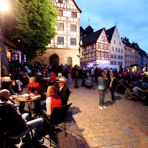 Tiergärtnertorplatz am Abend Quelle: Congress- und Tourismus-Zentrale Nürnberg © Steffen Oliver Riese Fotografie