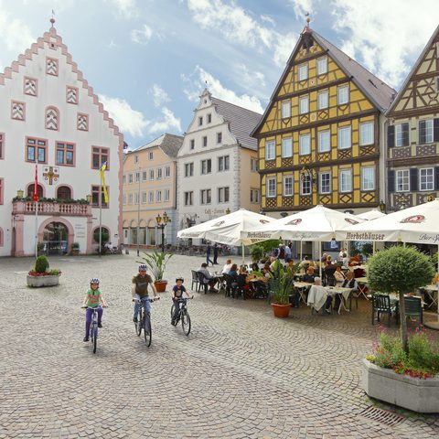 Marktplatz mit altem Rathaus Bildrechte: Tourist-Information Bad Mergentheim (Alle Rechte)