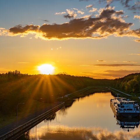 Schleuse Hilpoltstein und Wasserscheiden Denkmal bei Pierheim am Main-Donau-Kanal Bildrechte: Bernhard Bergauer Quelle: Stadt Hilpoltstein Amt für Kultur und Tourismus 